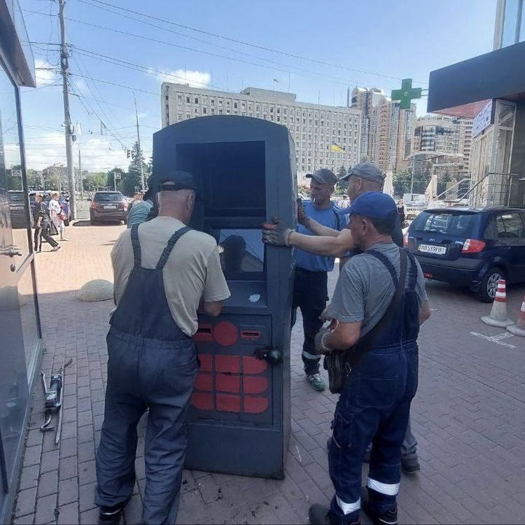 демонтаж терміналів самообслуговування