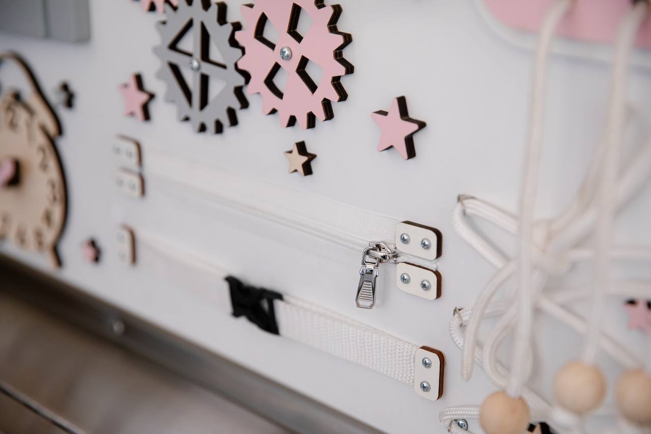 Як виглядає перший дитячий вагон Укрзалізниці