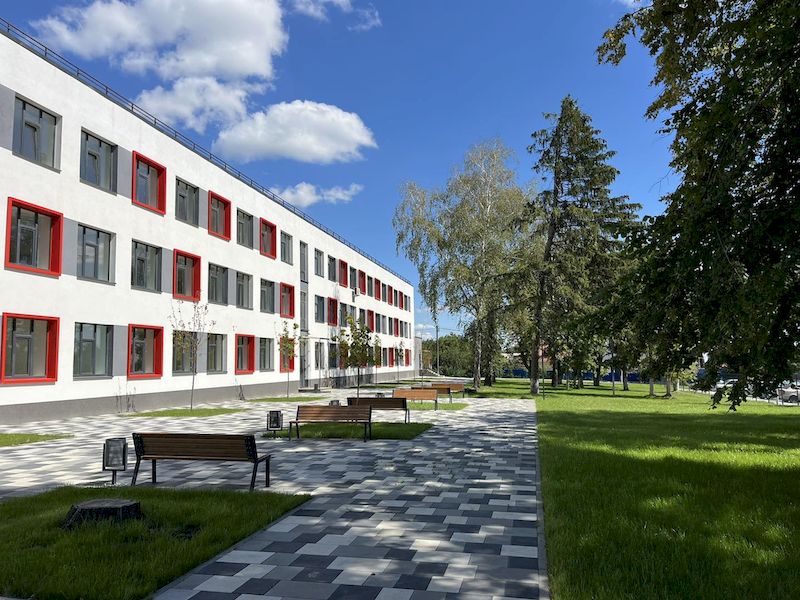 Як виглядає відбудований Литовсько-український ліцей на Київщині