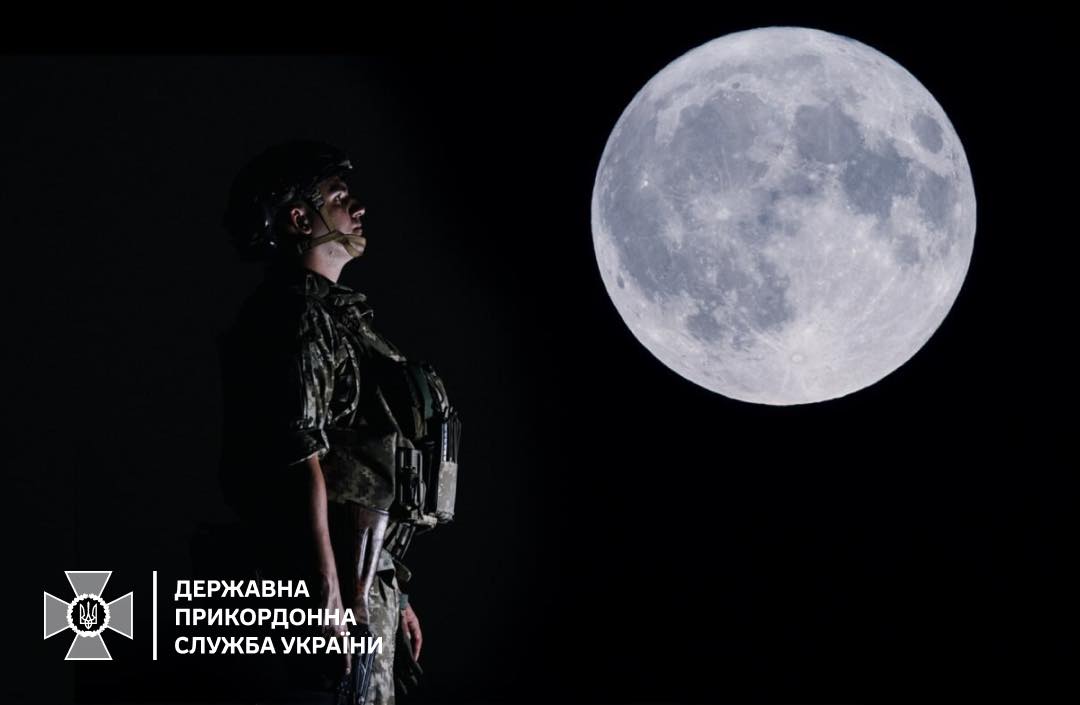 У небі над Україною можна було спостерігати Блакитний супермісяць