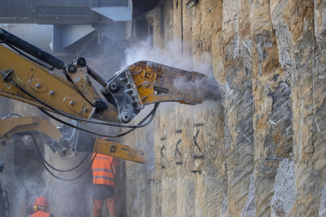 Тунель між Деміївською та Либідською почали засипати ґрунтом