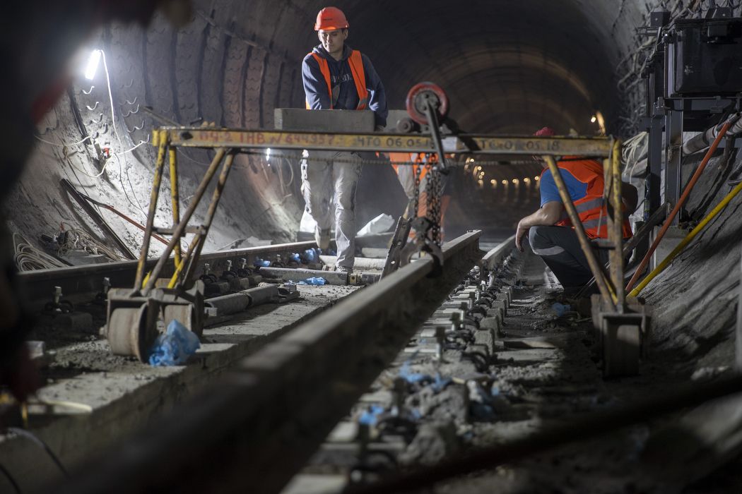 Котлован над тунелем між Деміївською та Либідською засипають ґрунтом