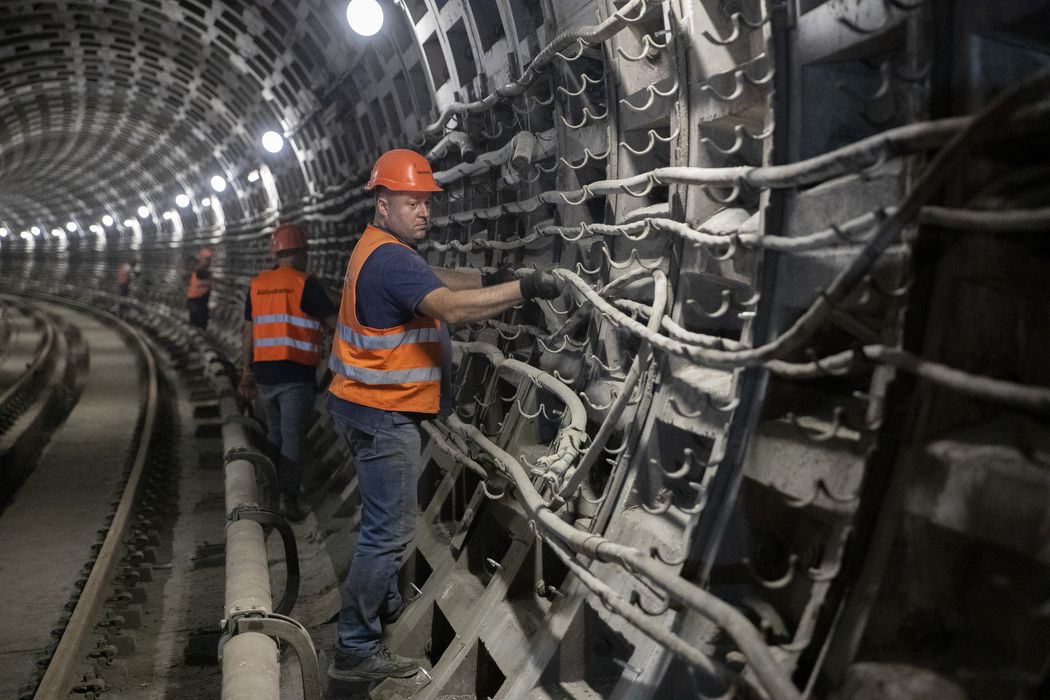 Котлован над тунелем між Деміївською та Либідською засипають ґрунтом