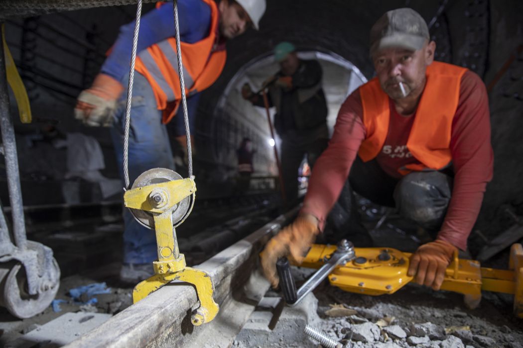 Котлован над тунелем між Деміївською та Либідською засипають ґрунтом