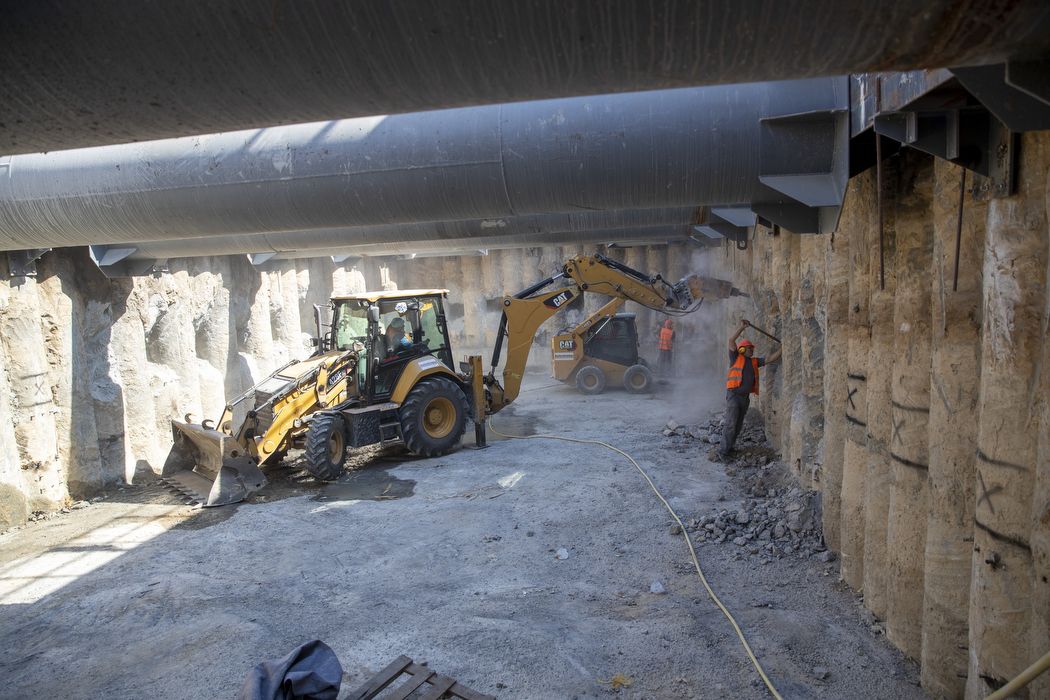 Тунель між Деміївською та Либідською почали засипати ґрунтом