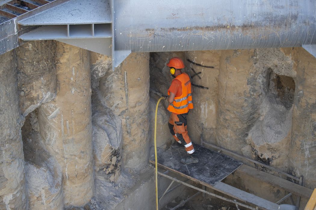 Тунель між Деміївською та Либідською почали засипати ґрунтом