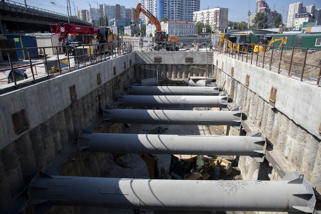 Тунель між Деміївською та Либідською почали засипати ґрунтом