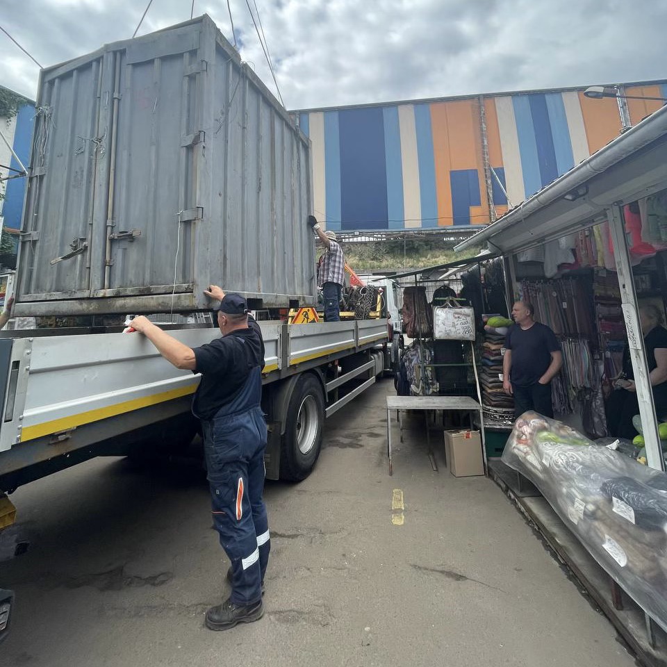 Скільки незаконних споруд демонтували у Києві за літо