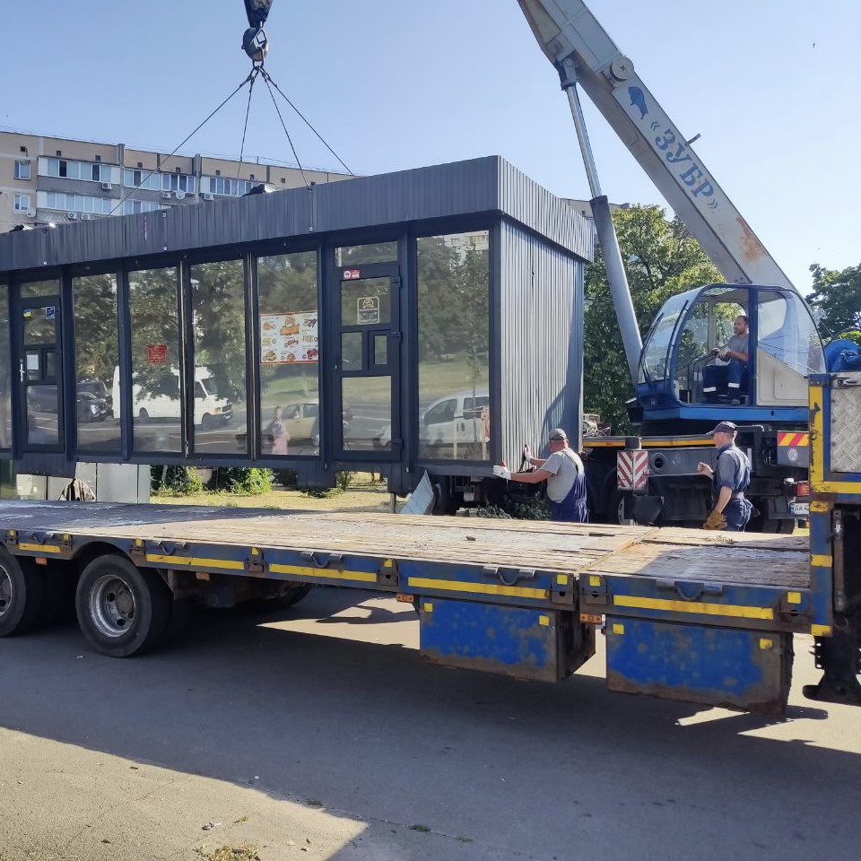 Скільки незаконних споруд демонтували у Києві за літо