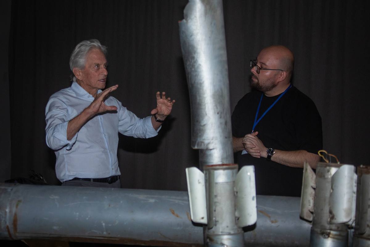 Майкл Дуглас відвідав Музей війни та піднявся на Батьківщину-Мати