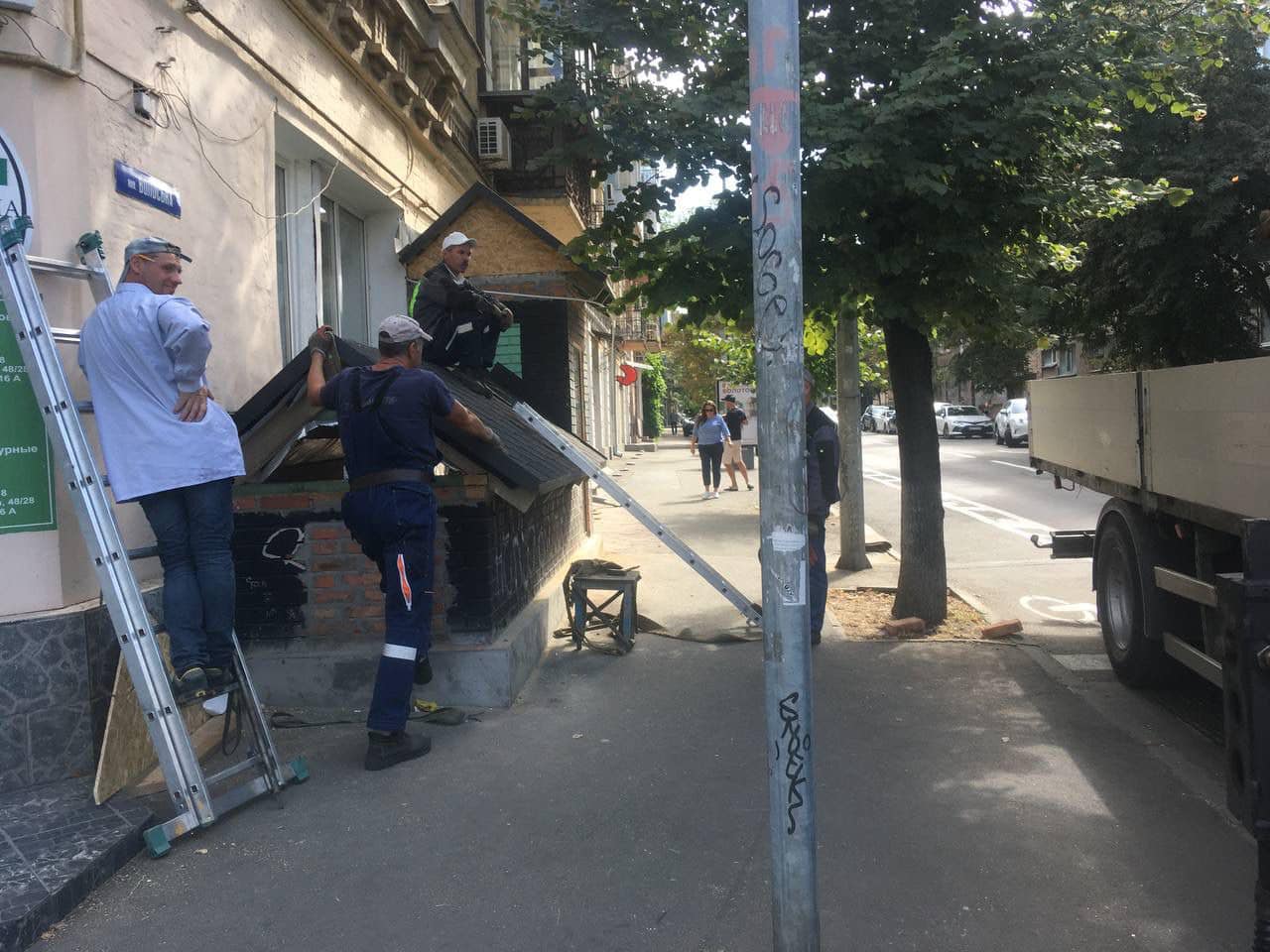 На Подолі намагались спаплюжити фасад пам'ятки архітектури