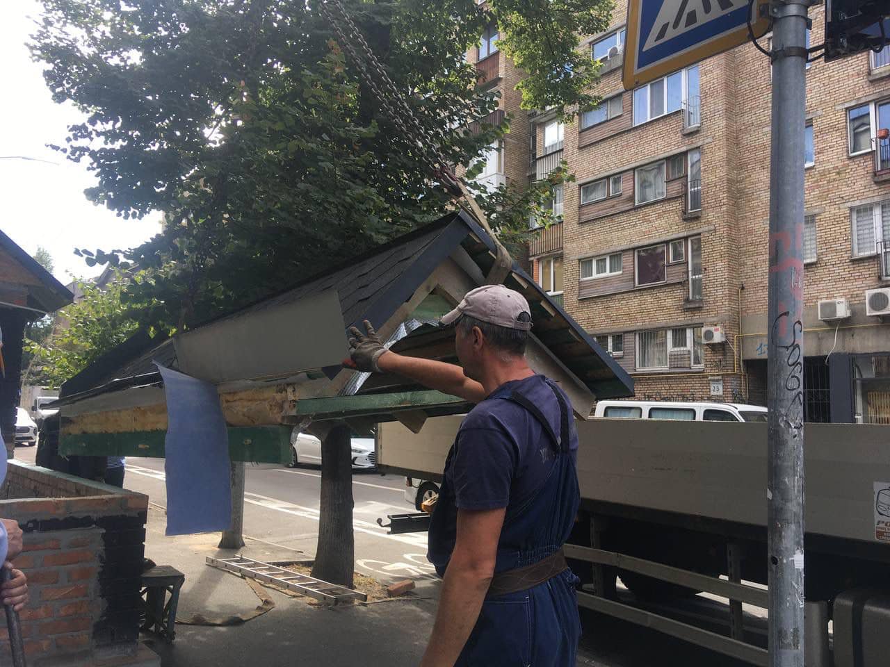 На Подолі намагались спаплюжити фасад пам'ятки архітектури