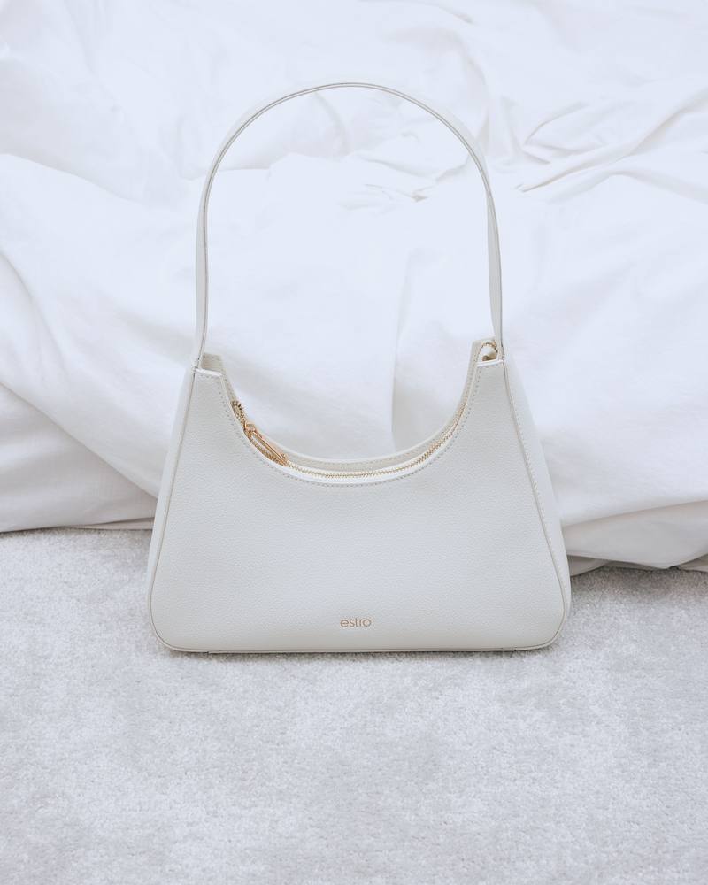 Нова осіння колекція у кампейні In bed with Estro