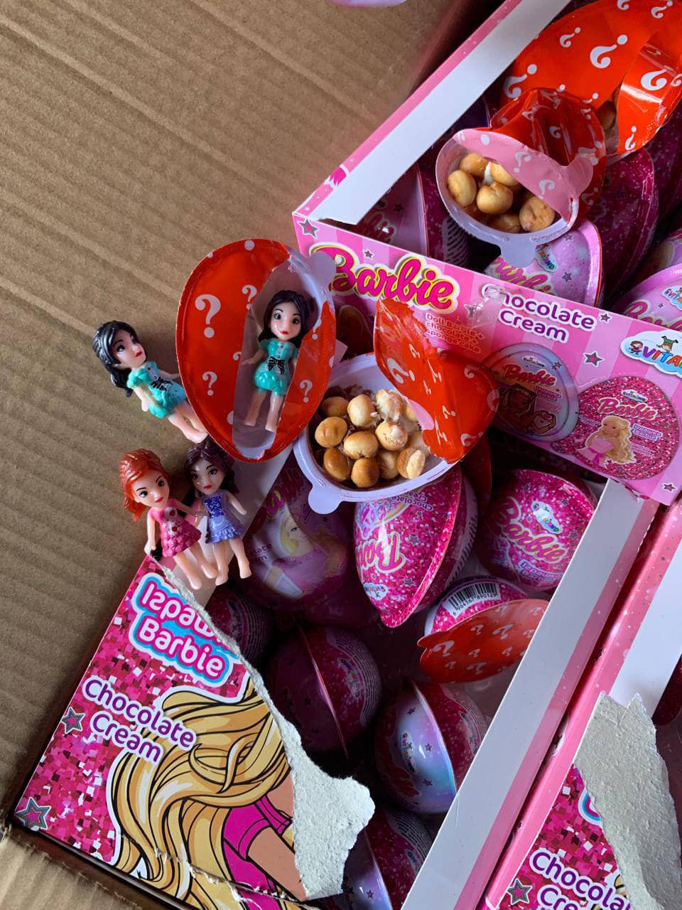 Київські митники спалили тисячі контрафактних іграшок Barbie