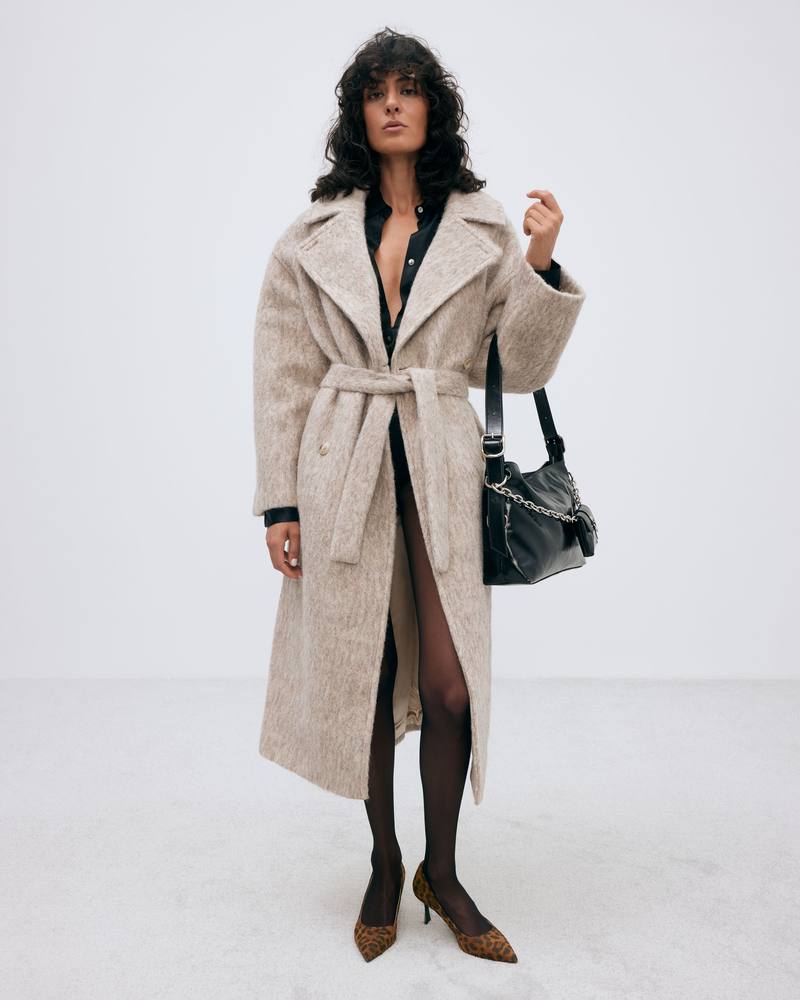 Нова осіння колекція у кампейні In bed with Estro