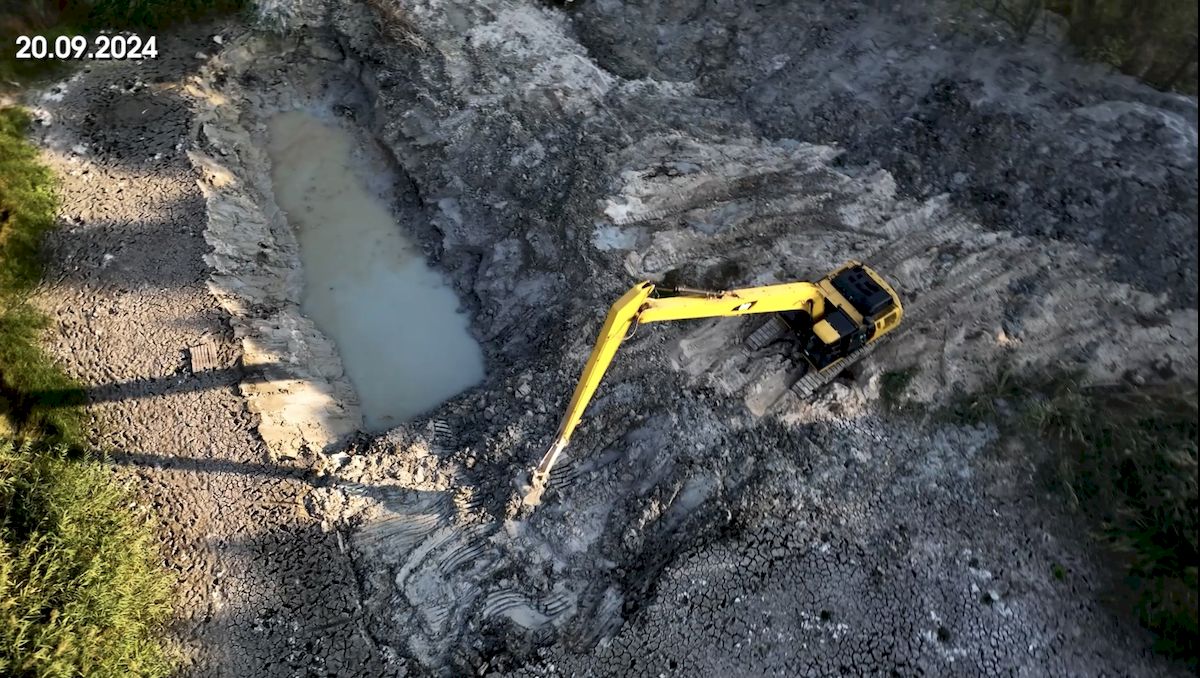 На Виноградарі почали роботи з відновлення озера Синє