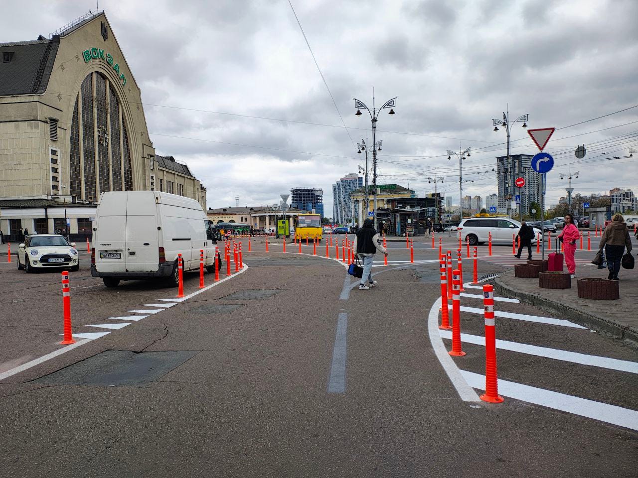 На Вокзальній площі змінили схему руху