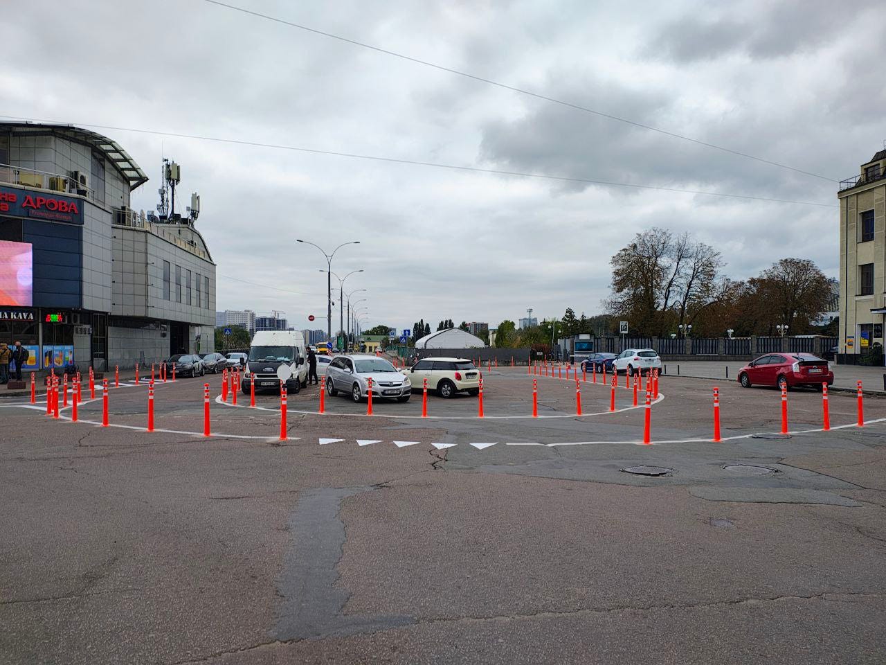На Вокзальній площі змінили схему руху