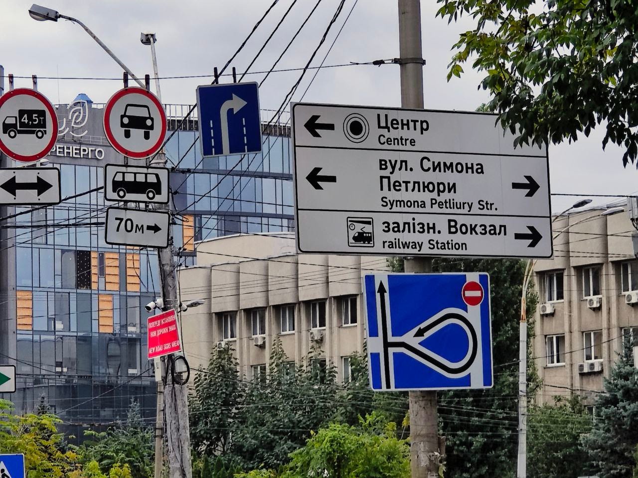 На Вокзальній площі змінили схему руху