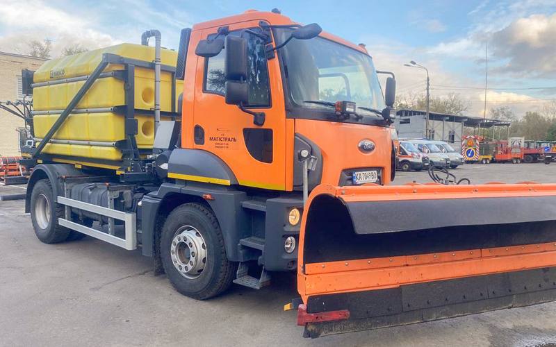 Снігоприбиральна техніка у Києві вже чергує у режимі повної готовності