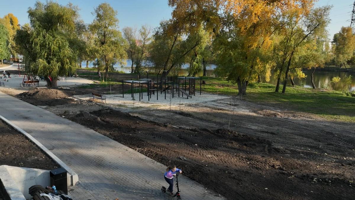 Навколо озера Вербре оновлюють зону відпочинку