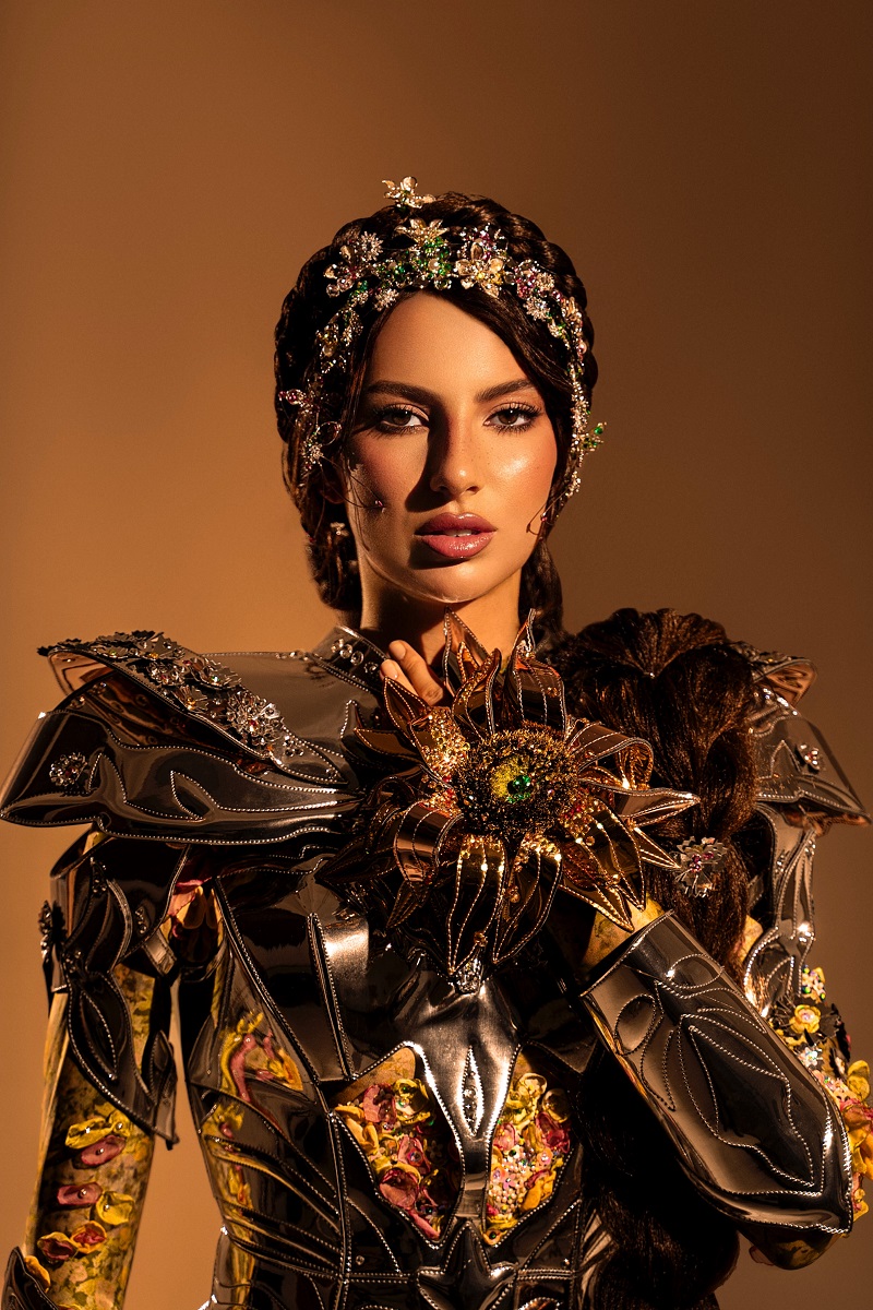 Міс Всесвіт Україна презентувала національний костюм для конкурсу