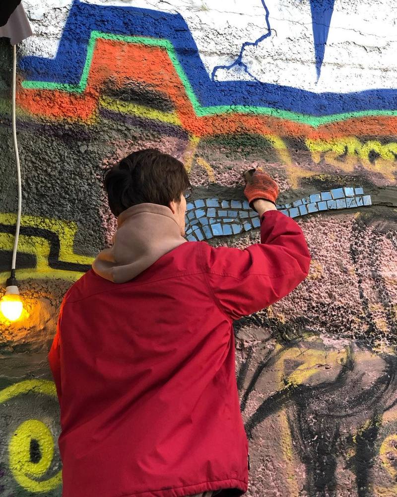 Мозаїкам, які зняли з дитсадка на Відрадному, знайшли новий дім у центрі Києва