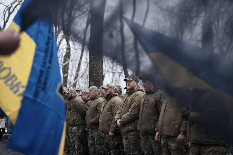 На Аскольдовій могилі відкрили пам'ятник Дмитру Да Вінчі Коцюбайлу