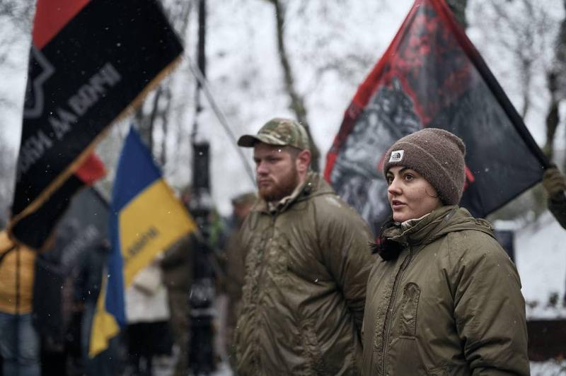 На Аскольдовій могилі відкрили пам'ятник Дмитру Да Вінчі Коцюбайлу
