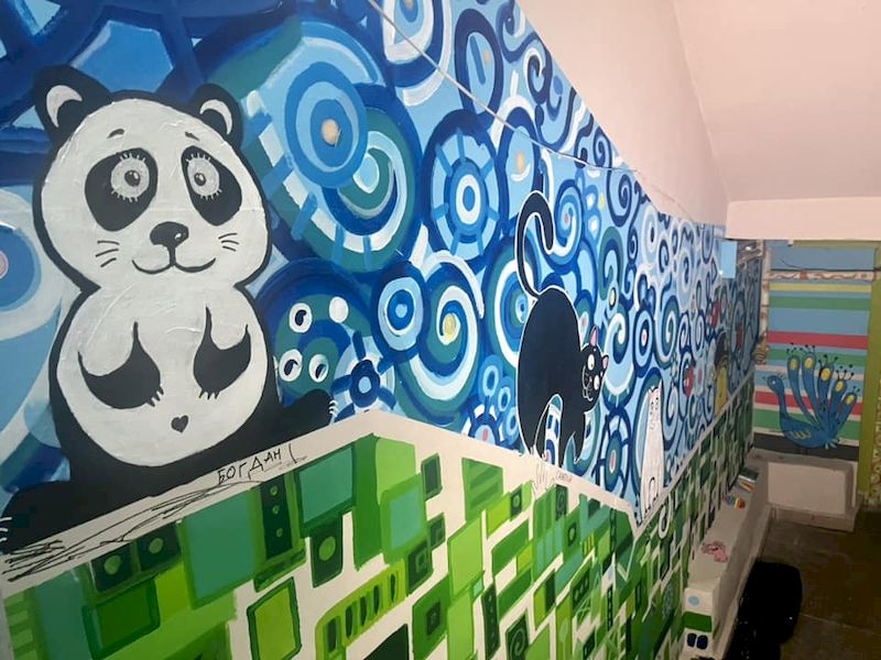 В Охматдиті відкрили оновлене бомбосховище з дитячими малюнками