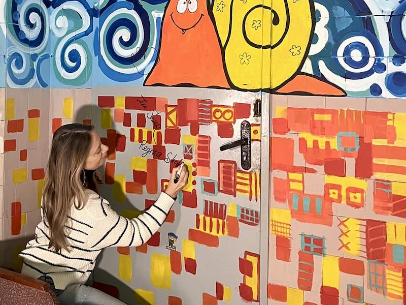 В Охматдиті відкрили оновлене бомбосховище з дитячими малюнками