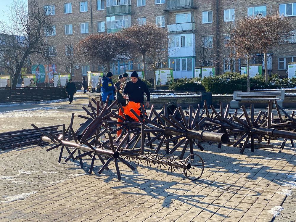 встановлення новорічної ялинки в Бучі