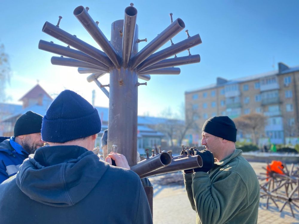 встановлення новорічної ялинки в Бучі