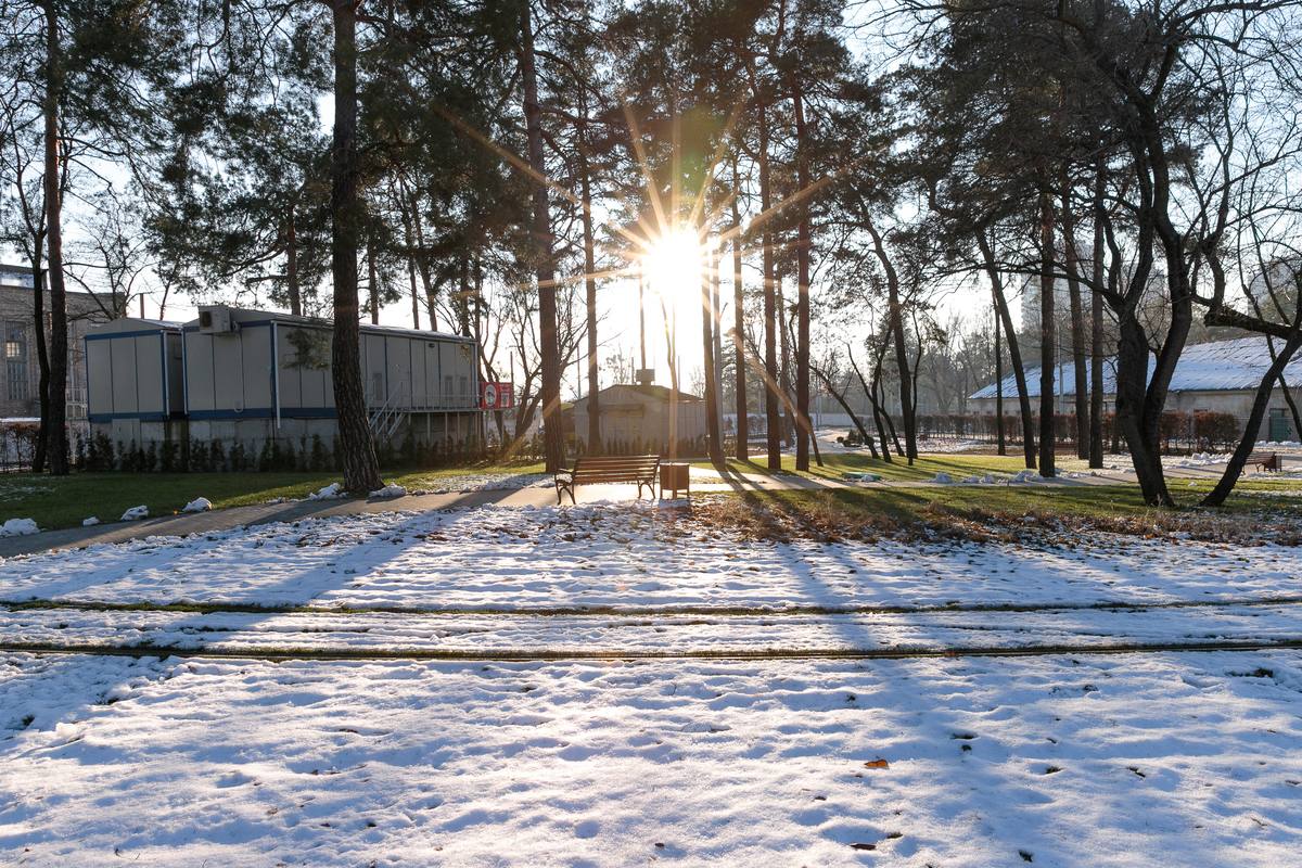 У Києві на лівому березі створили сквер із зеленими трамвайними коліями