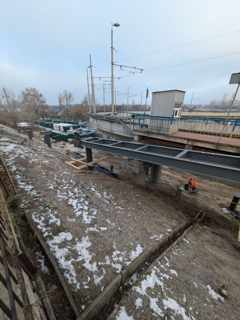 Активісти розповіли, що не так з організацією руху Подільським мостом