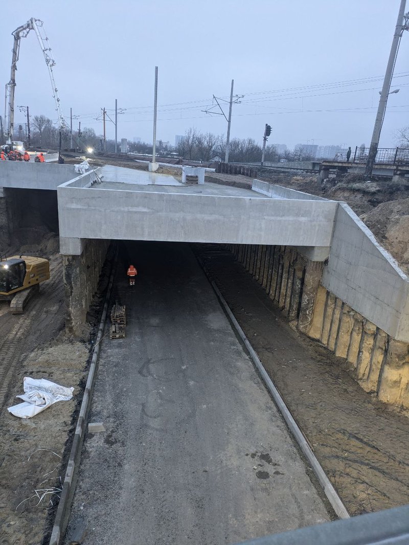 Активісти розповіли, що не так з організацією руху Подільським мостом