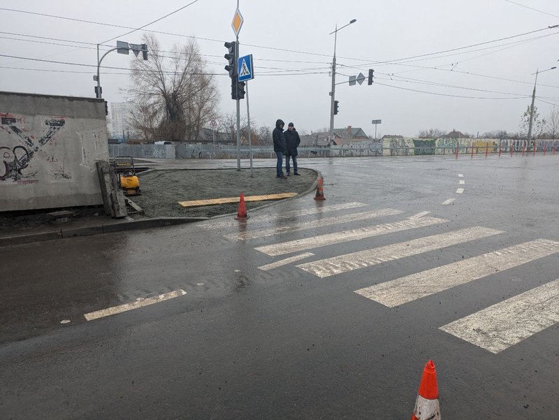 Активісти розповіли, що не так з організацією руху Подільським мостом