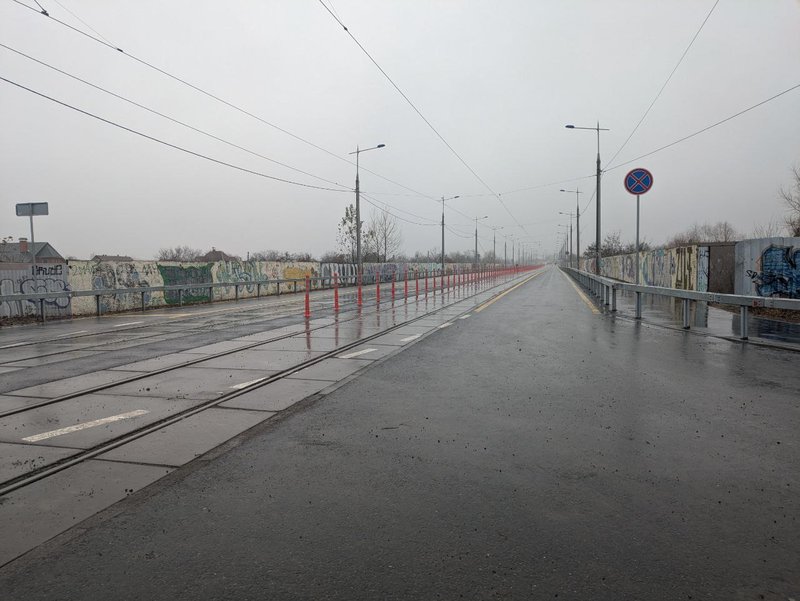 Активісти розповіли, що не так з організацією руху Подільським мостом