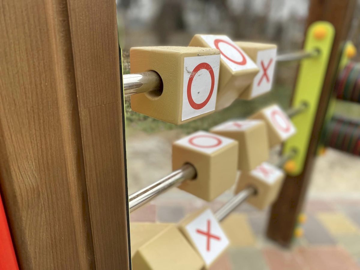 У місті під Києвом відкрили перший інклюзивний дитячий майданчик