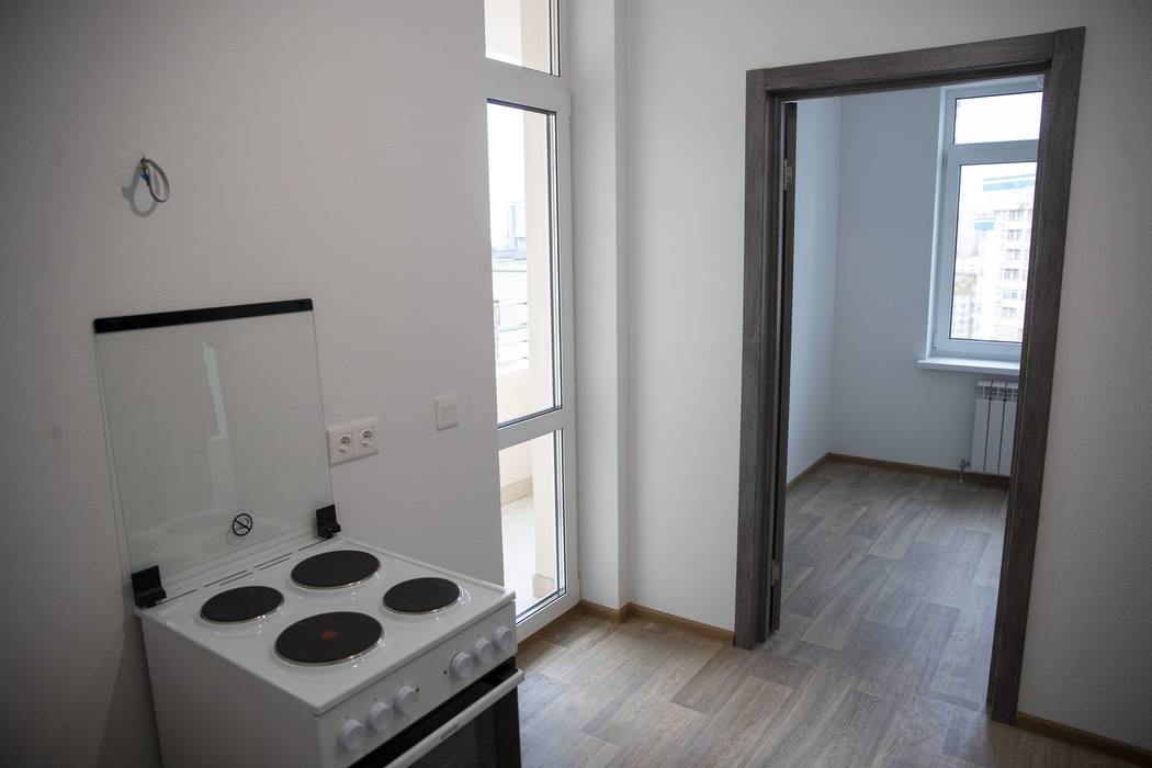 На Солом'янці завершили ремонт багатоповерхівки, у яку влучила ракета