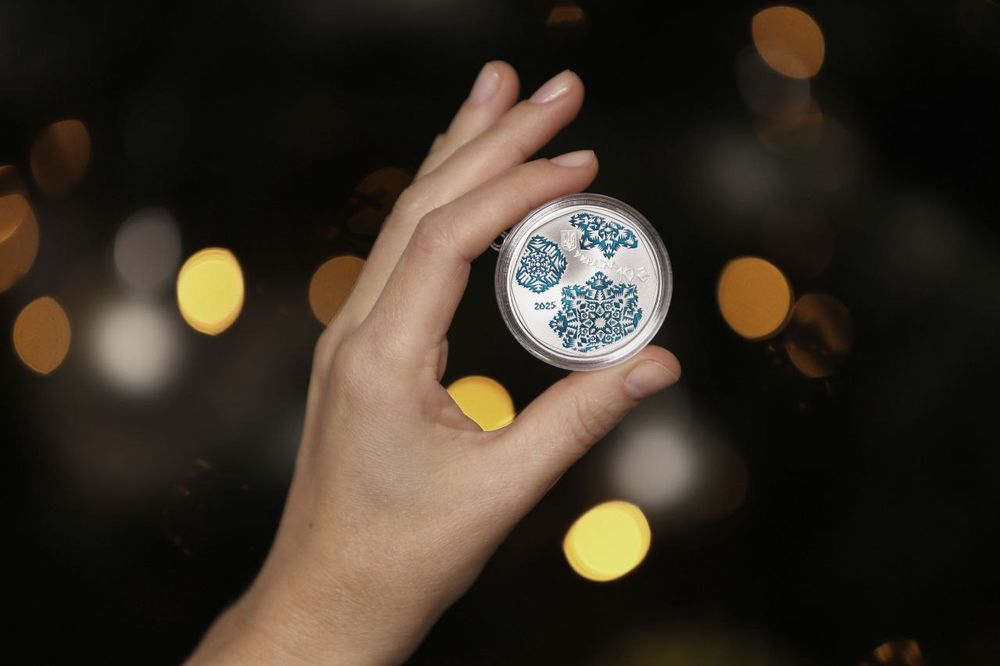 Пам'ятна монета Новорічна іграшка