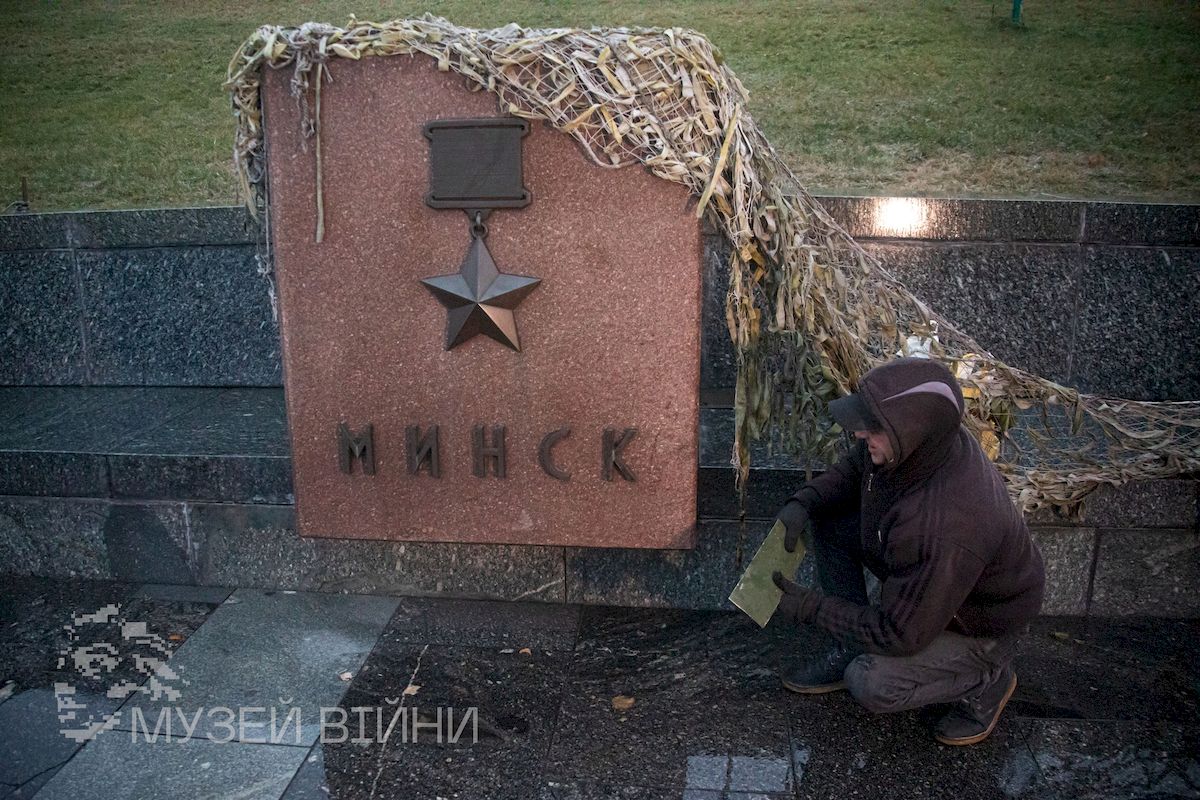 З алеї міст-героїв у Києві демонтували назви міст та зірки: фото