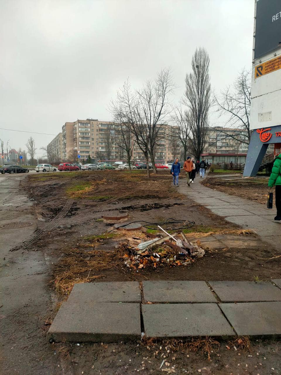 На Оболоні демонтували МАФи, під якими зимували їжаки