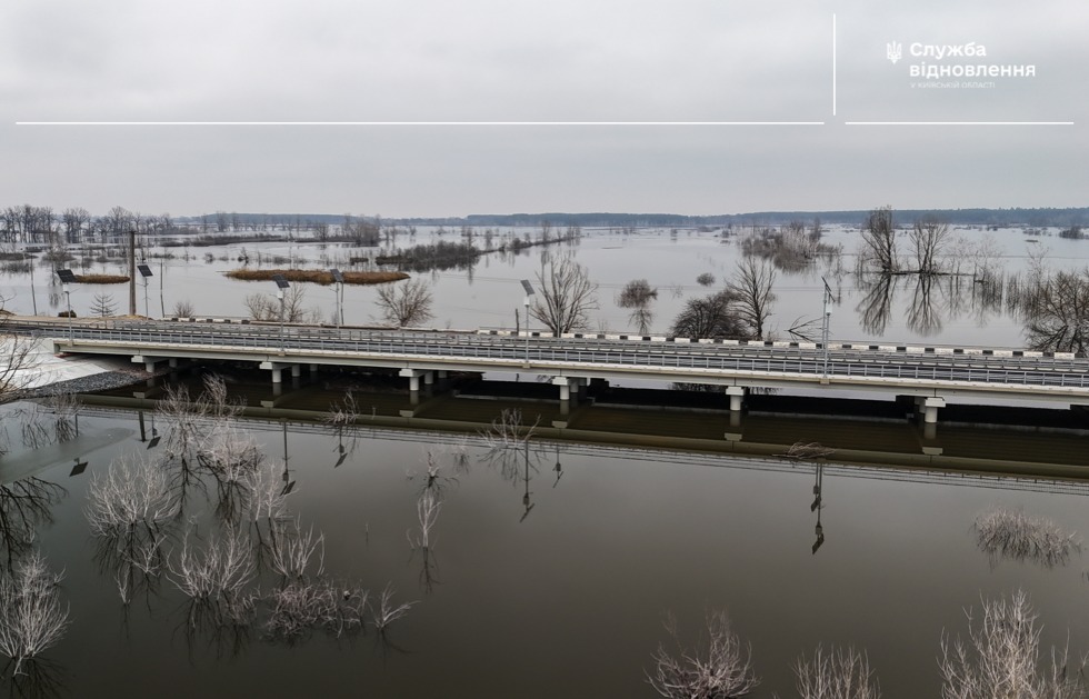 міст через річку Ірпінь