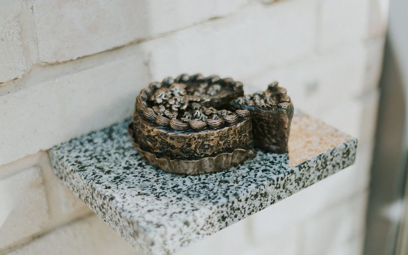 мініскульптурка проєкту Шукай