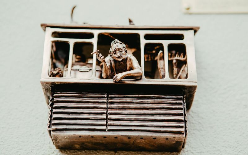 мініскульптурка проєкту Шукай