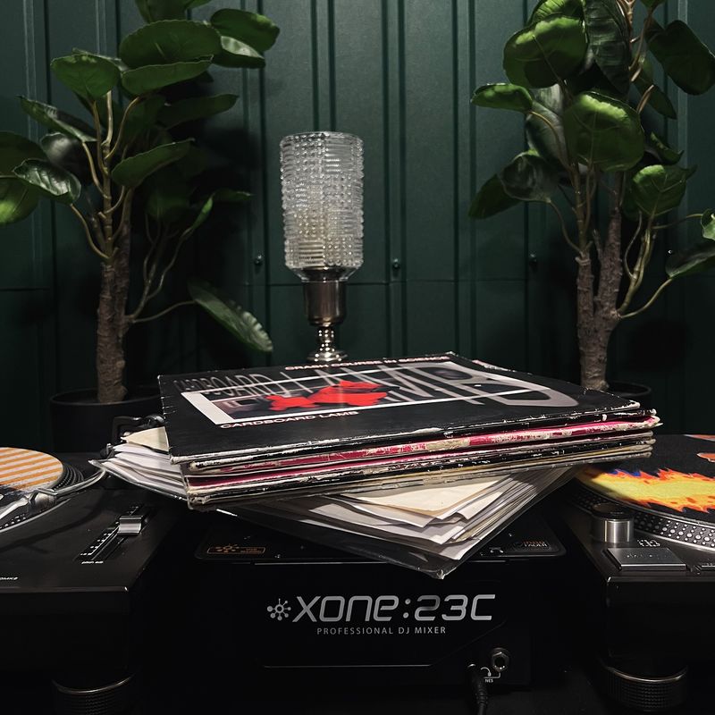 Entrall Music & Vinyl Room