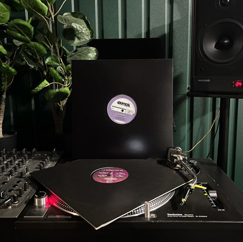 Entrall Music & Vinyl Room