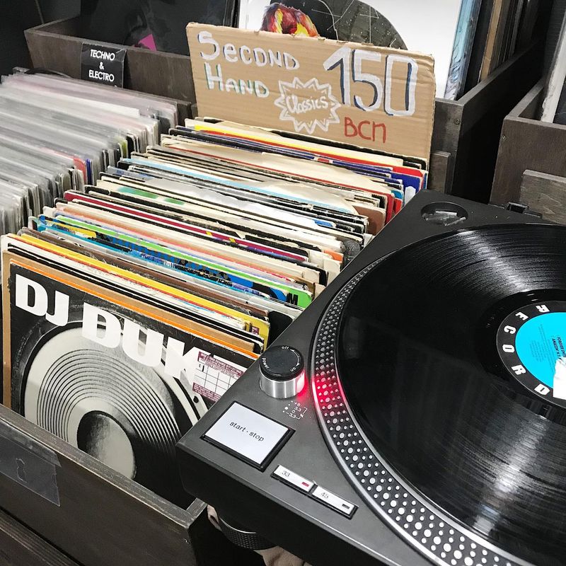 Entrall Music & Vinyl Room