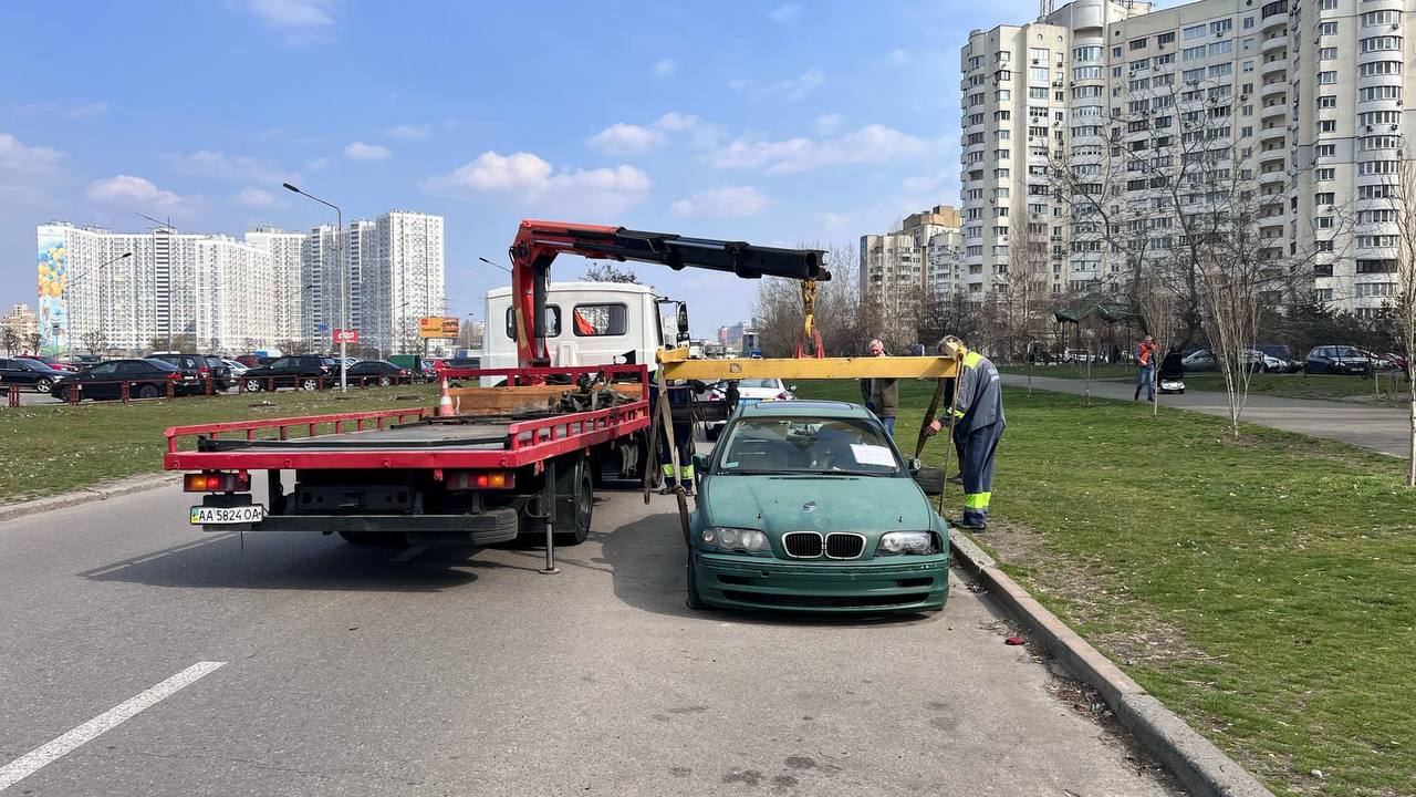 евакуація покинутих авто